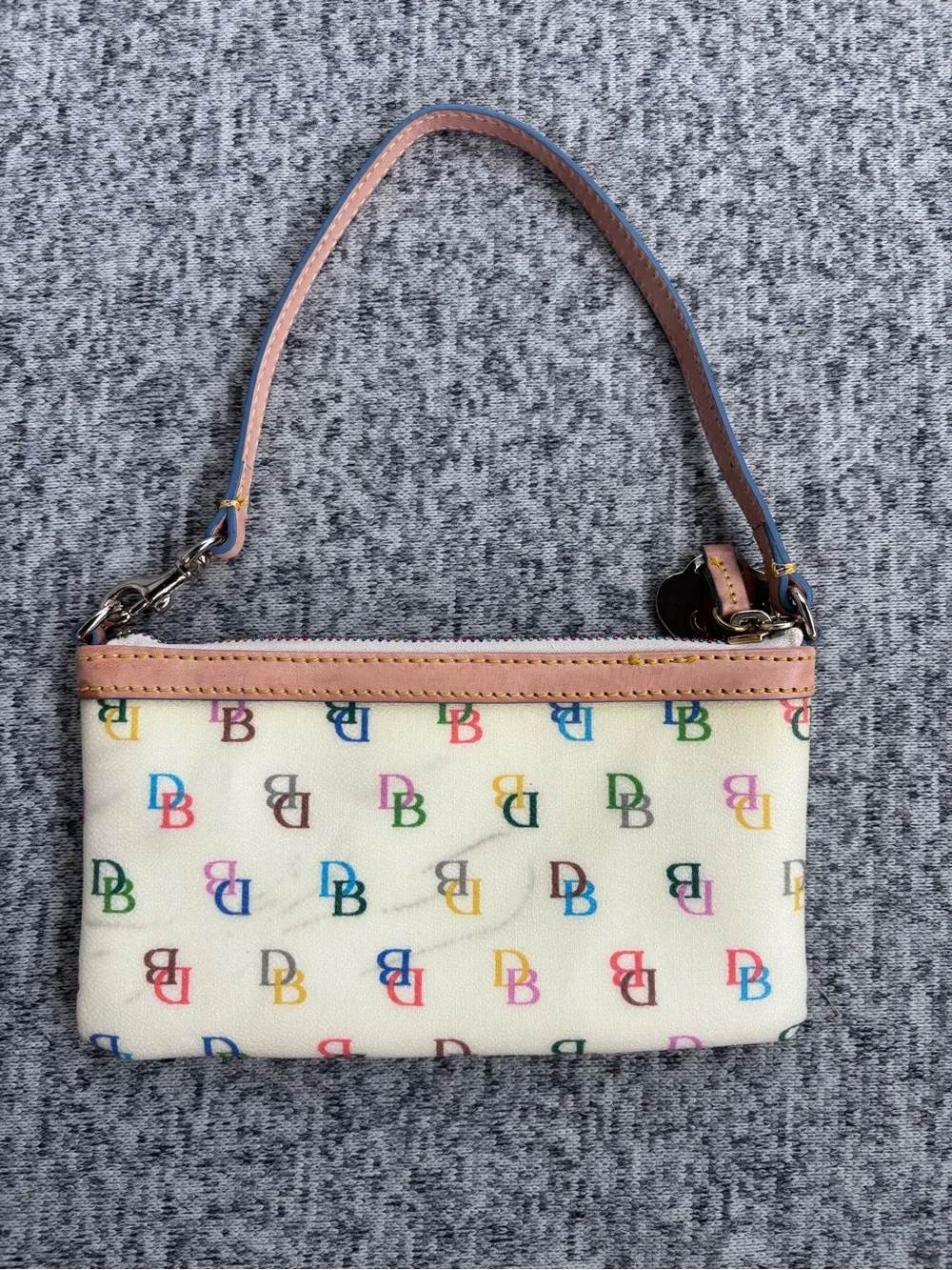 Vtg Dooney And Burke Off-White Multicolor Rainbow Zip Y2K Heart Charm Wristlet